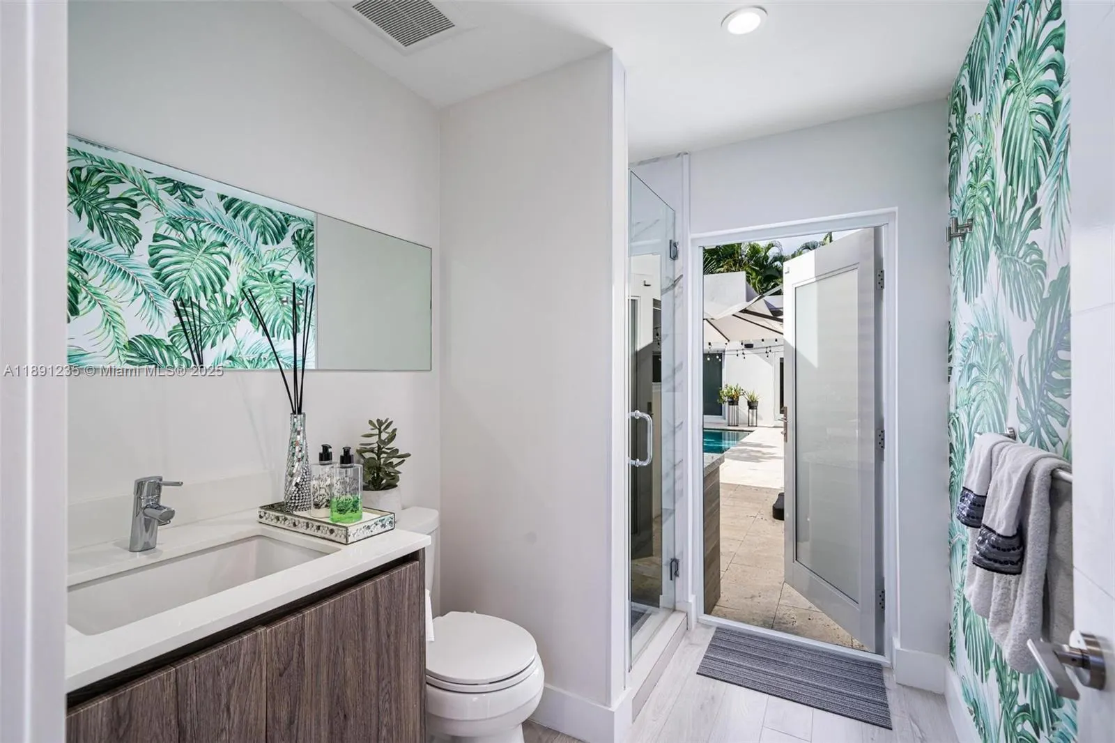 2437 SW 25th Ter