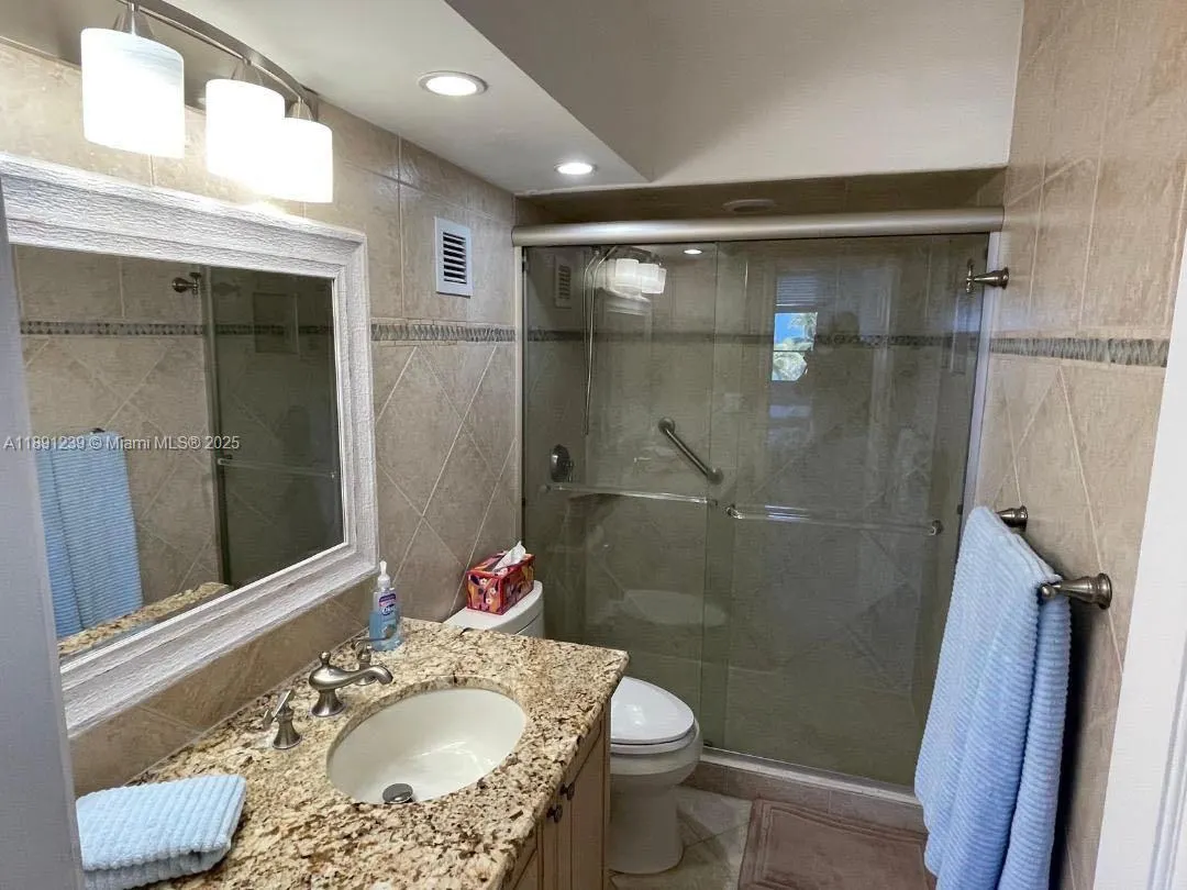 5005 Collins Ave, #411