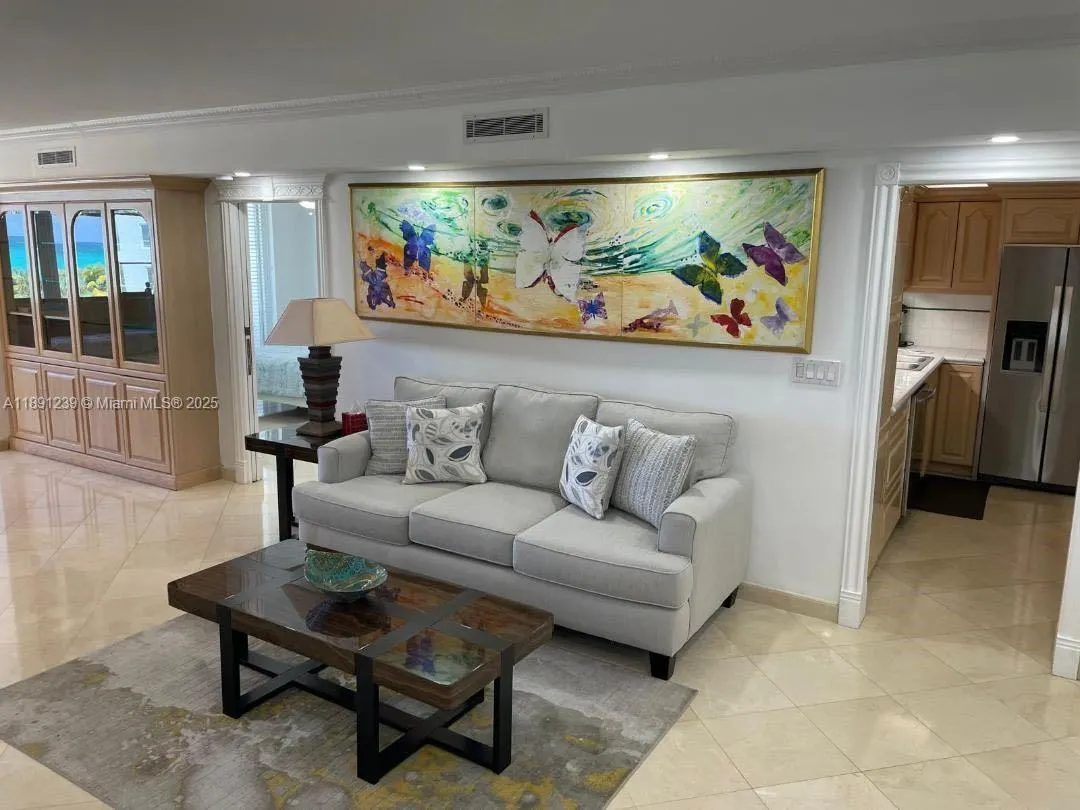 5005 Collins Ave, #411