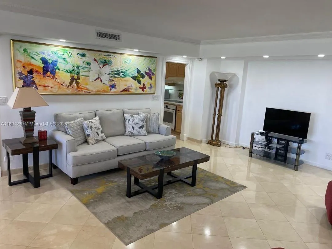 5005 Collins Ave, #411