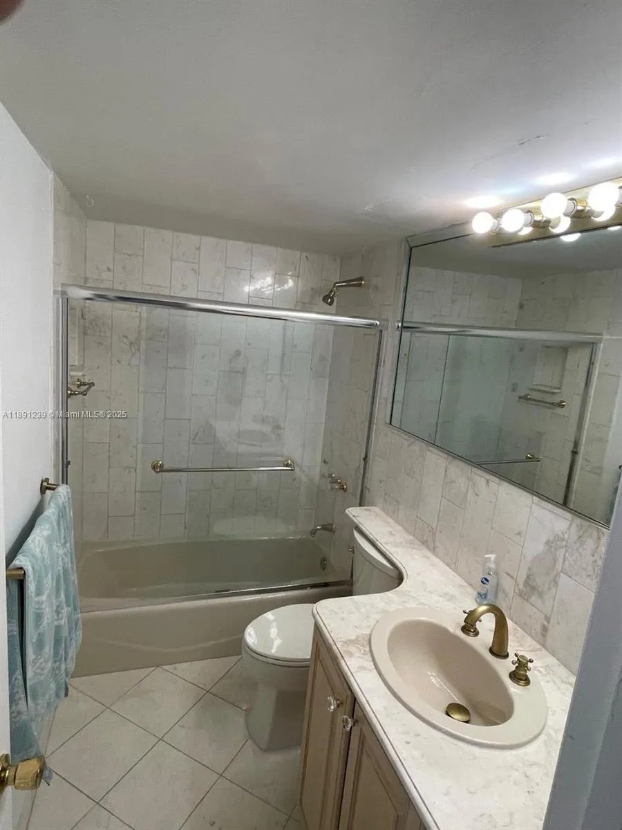 5005 Collins Ave, #411