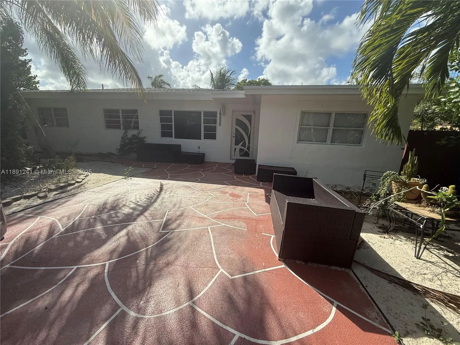 16030 Miami Dr