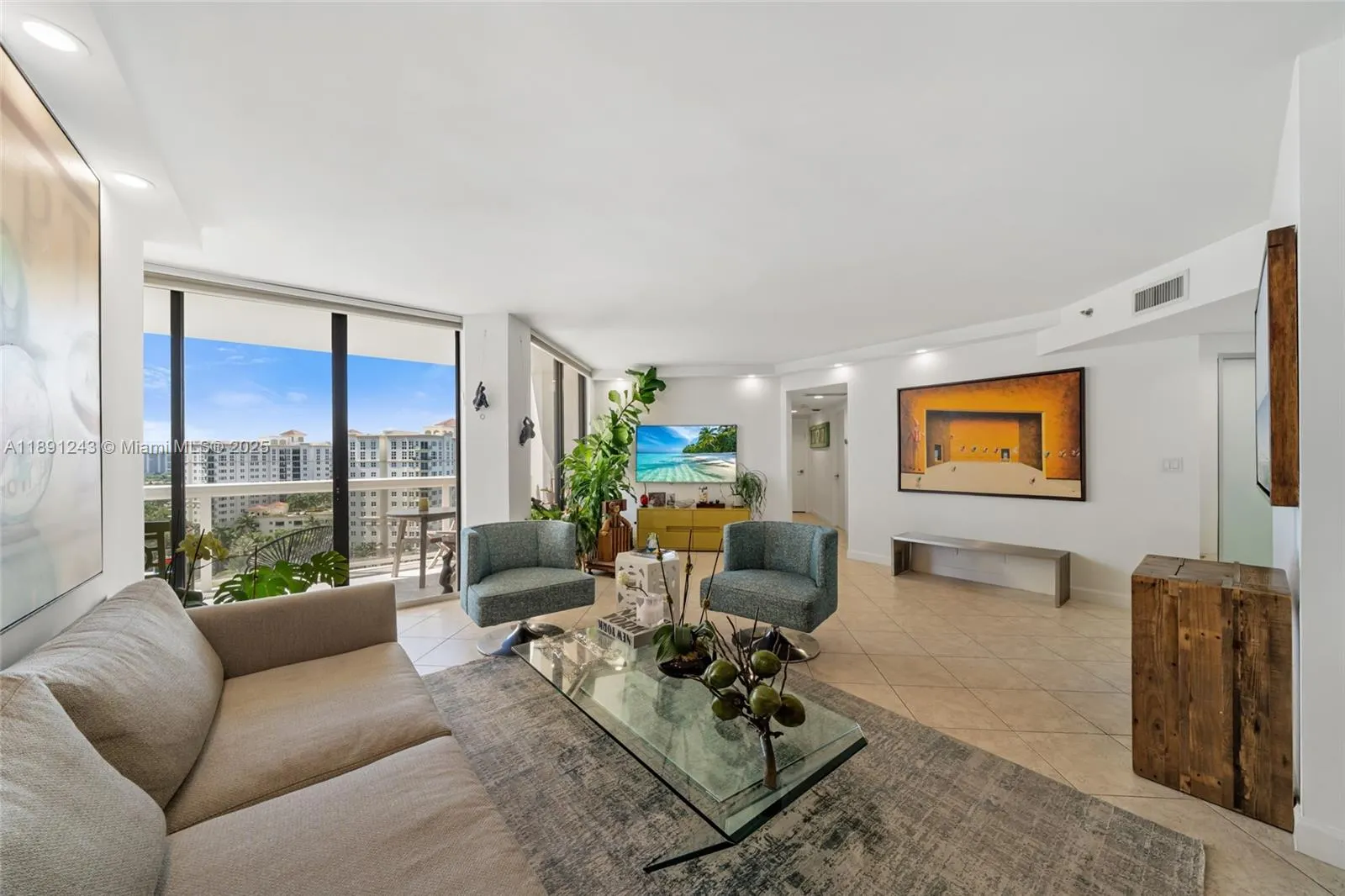 20185 E Country Club Dr, #1402