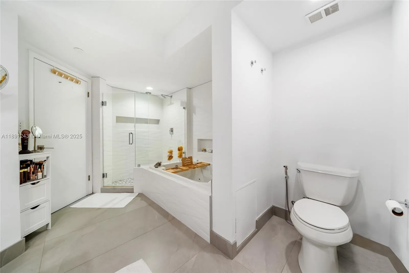 20185 E Country Club Dr, #1402