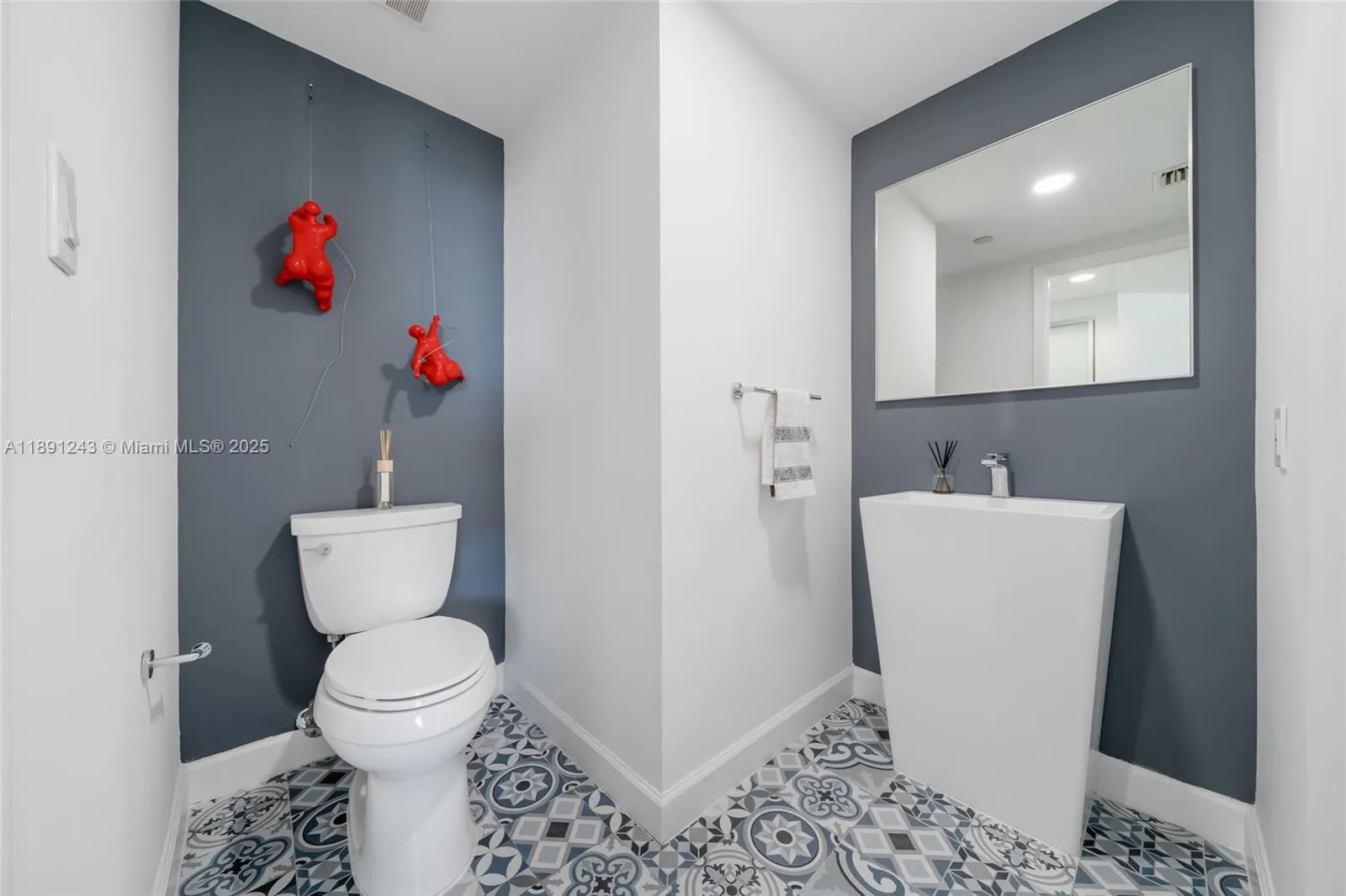 20185 E Country Club Dr, #1402
