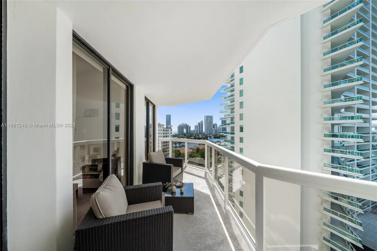 20185 E Country Club Dr, #1402