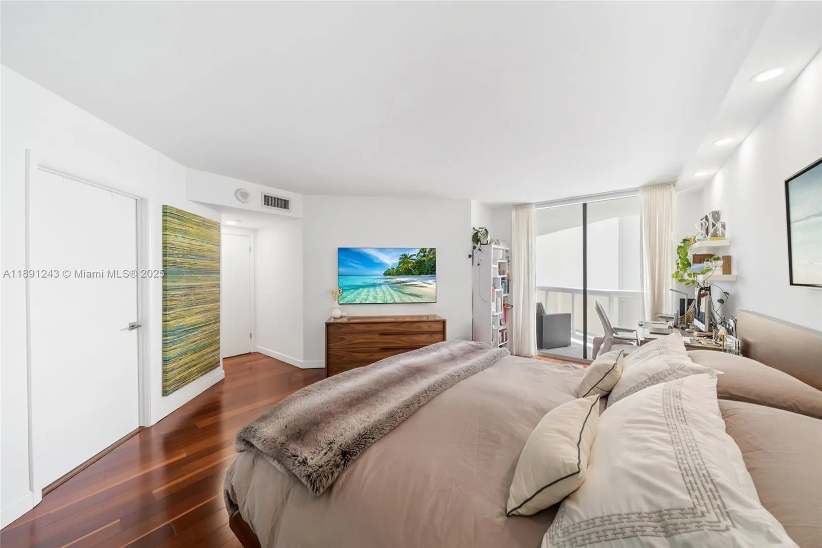 20185 E Country Club Dr, #1402