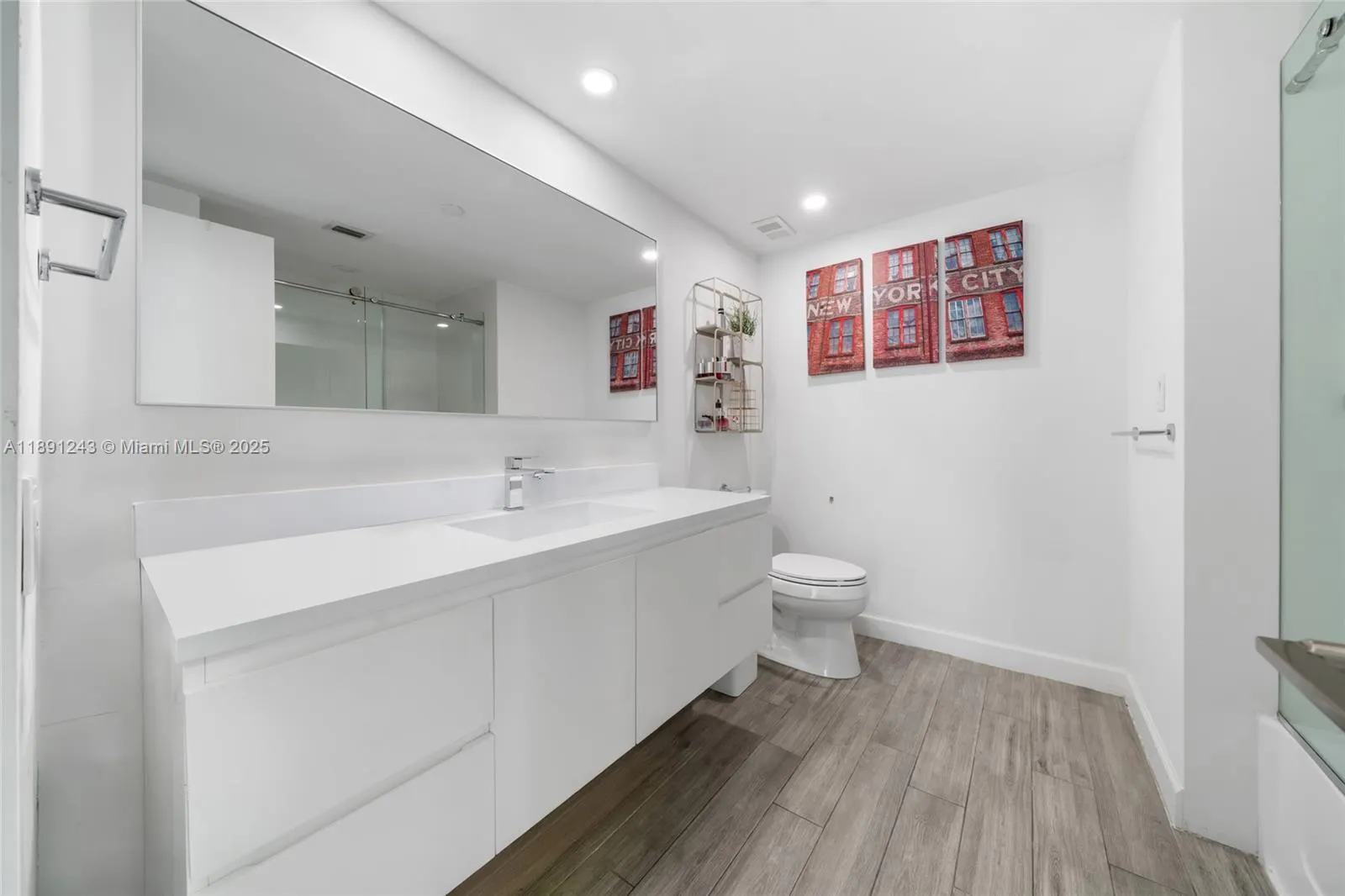 20185 E Country Club Dr, #1402