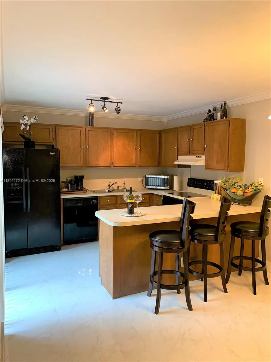 2561 Camelot Ct