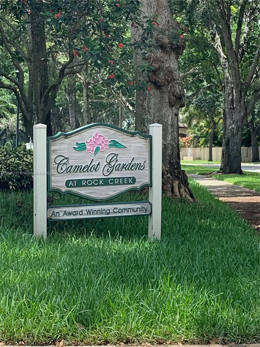 2561 Camelot Ct