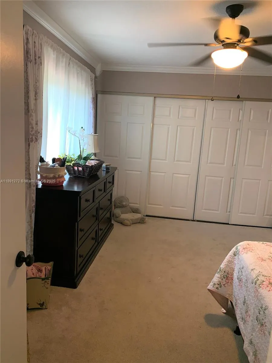 2561 Camelot Ct