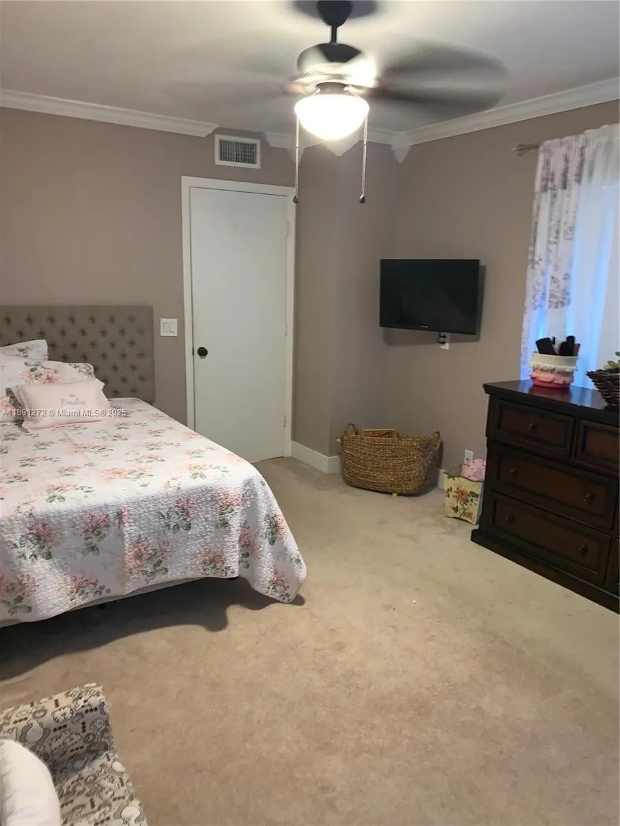 2561 Camelot Ct
