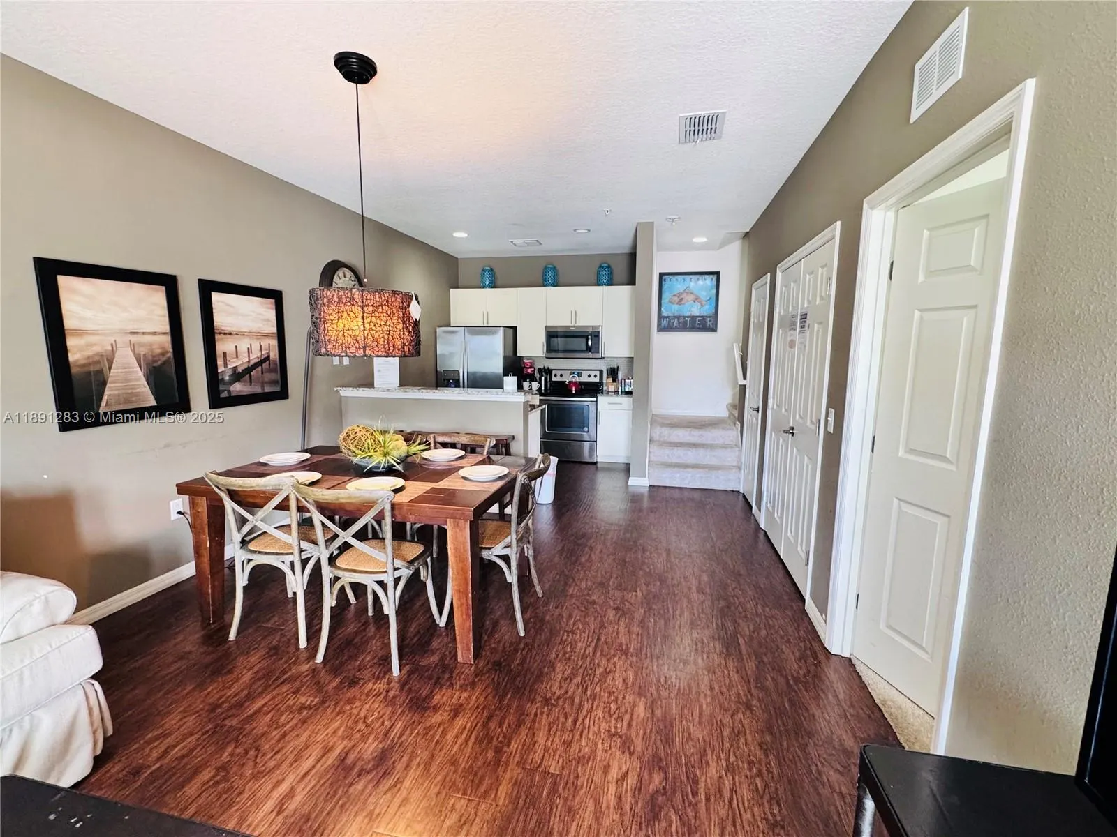 3207 Oyster Ln