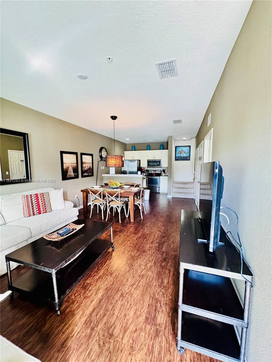 3207 Oyster Ln