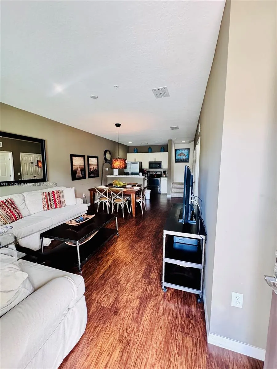 3207 Oyster Ln