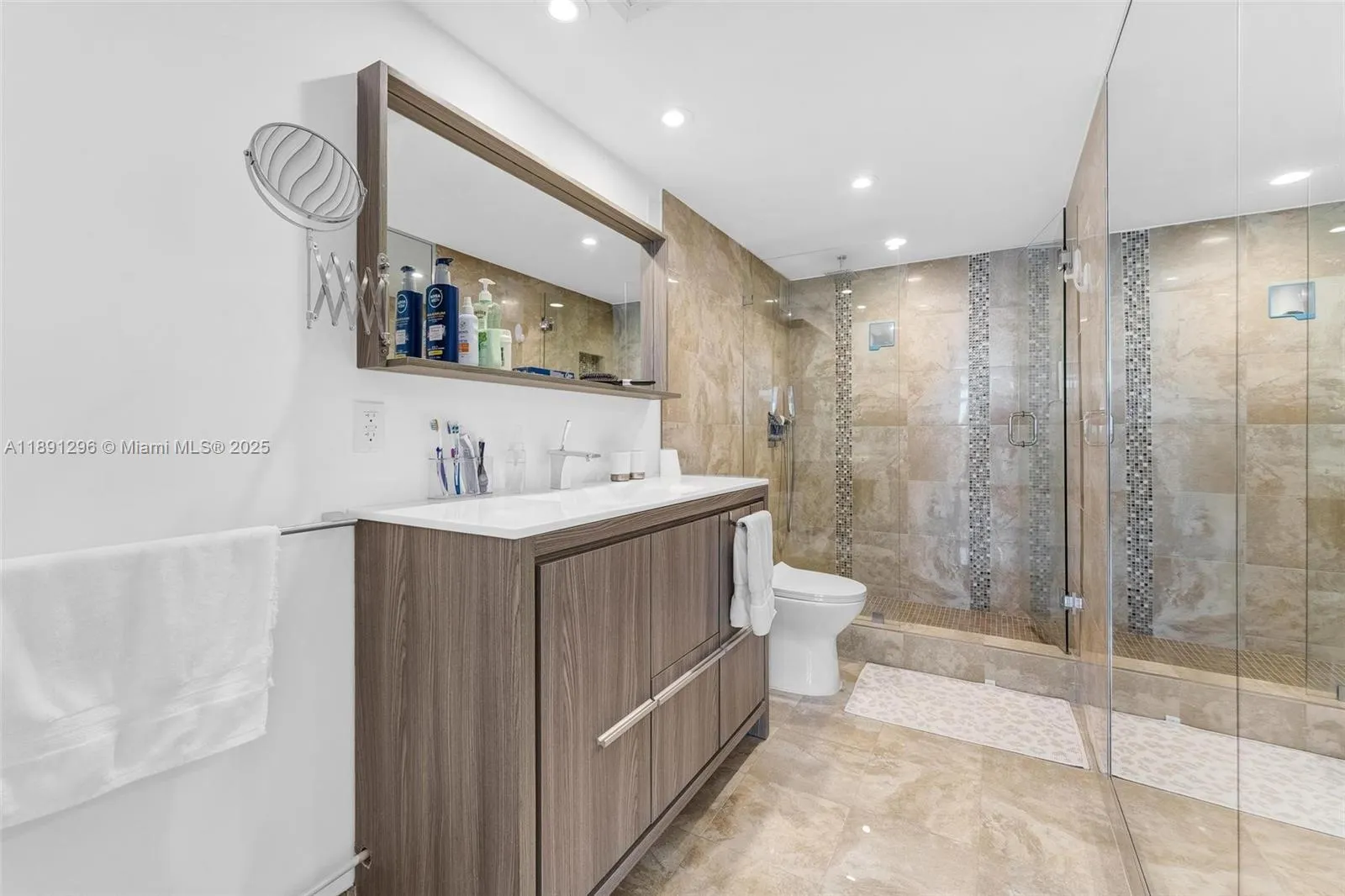 5838 Collins Ave, #11B