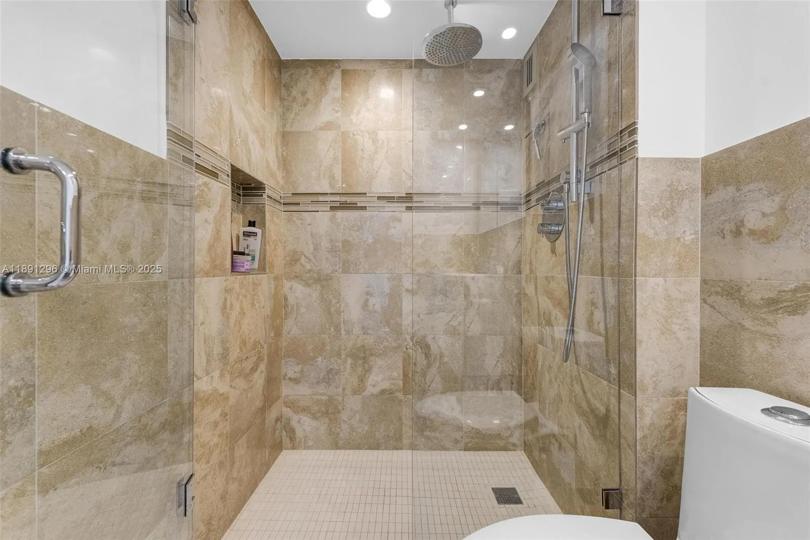 5838 Collins Ave, #11B