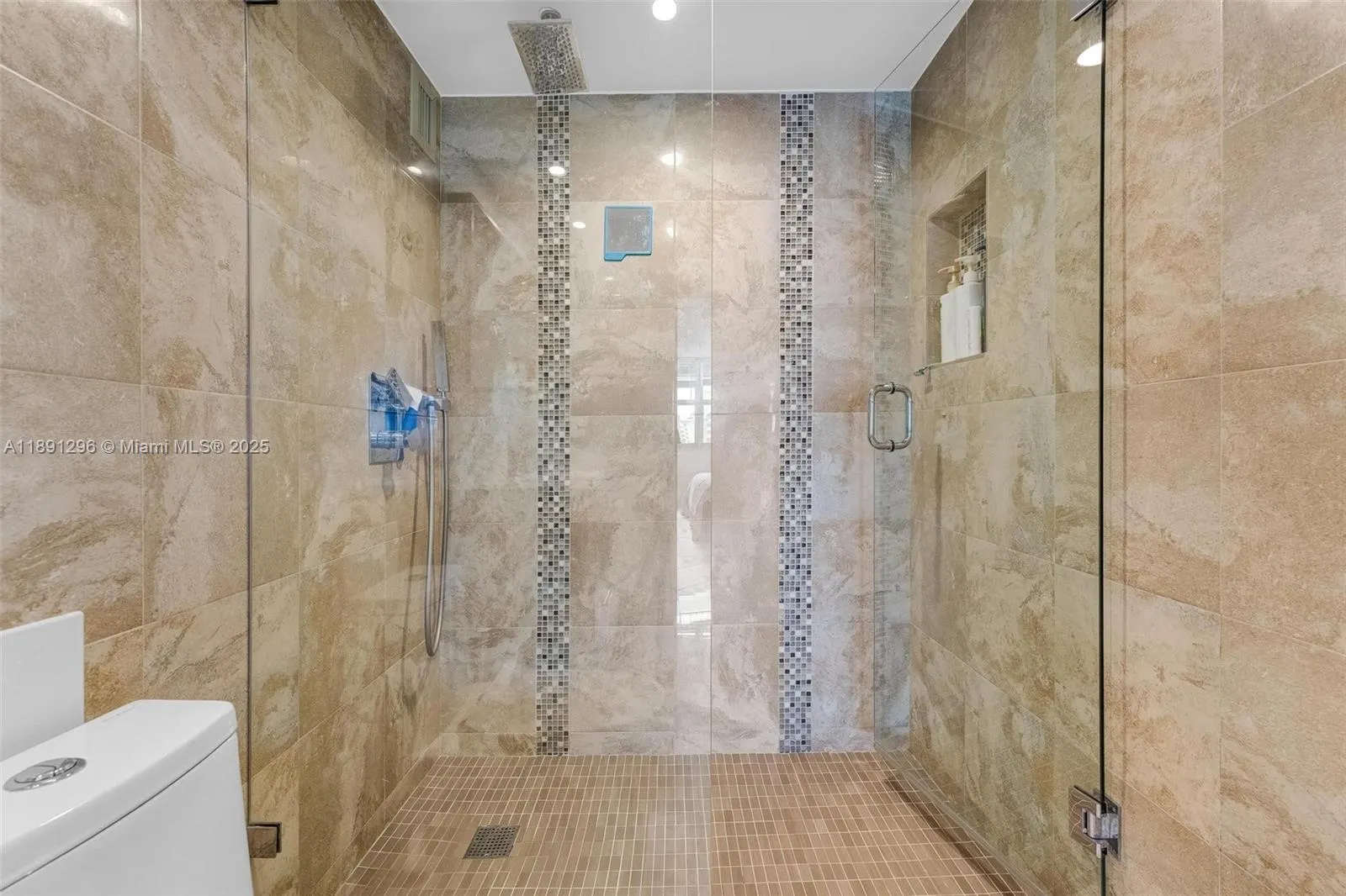 5838 Collins Ave, #11B