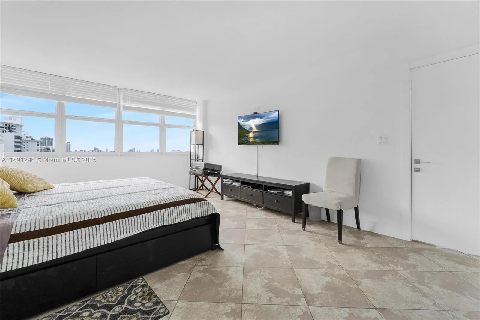 5838 Collins Ave, #11B