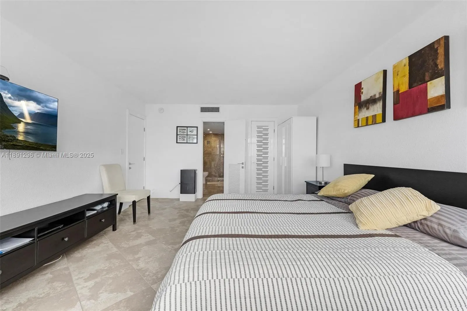 5838 Collins Ave, #11B