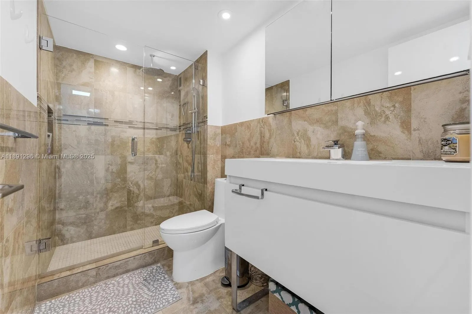 5838 Collins Ave, #11B