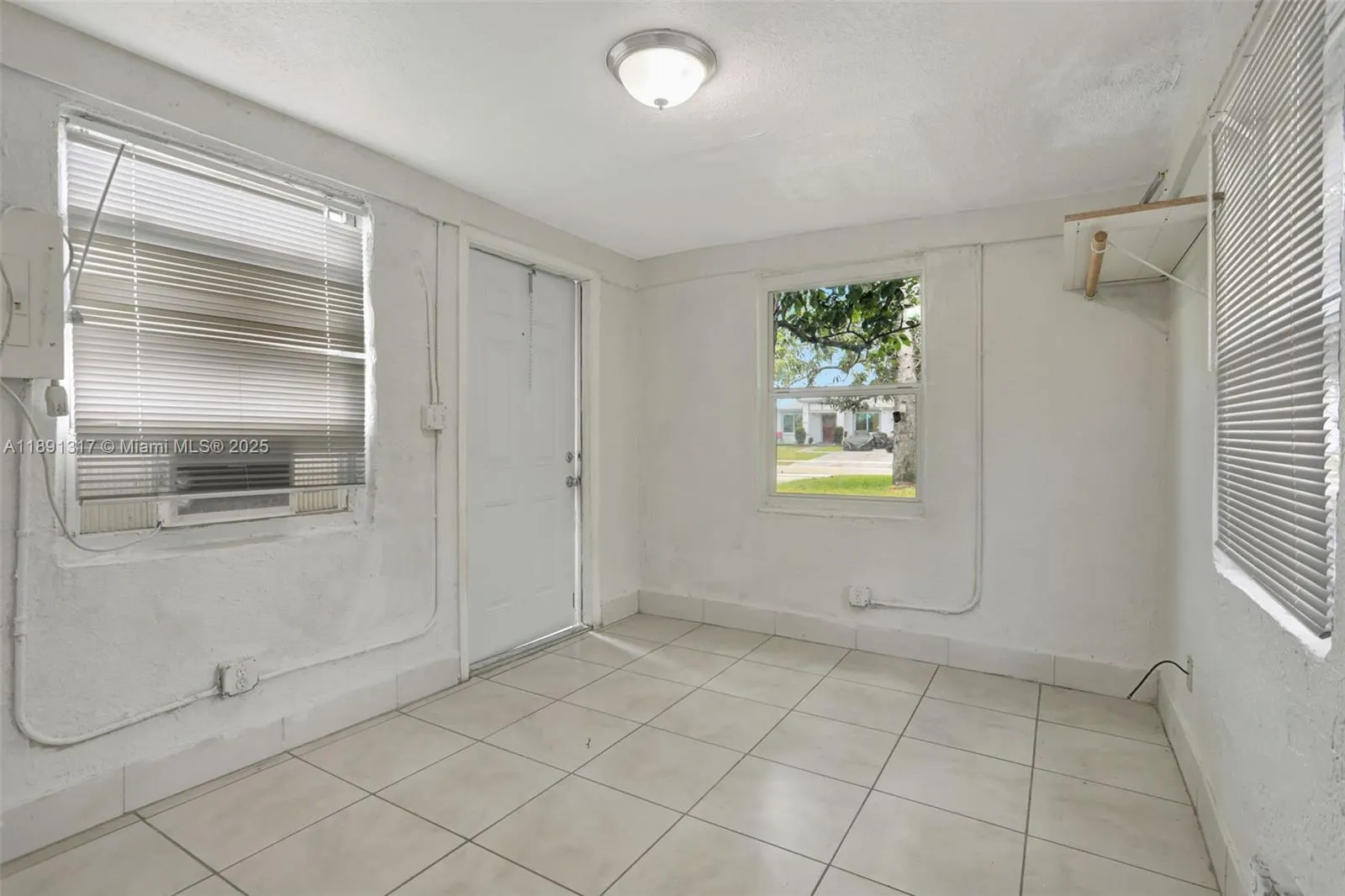 2701 NW 18th Ter