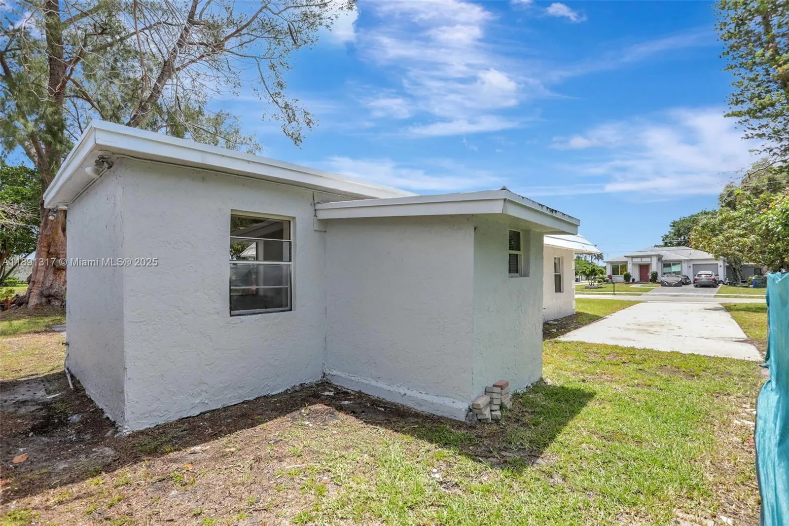 2701 NW 18th Ter