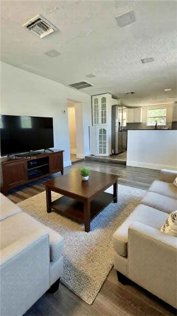 2701 NW 18th Ter