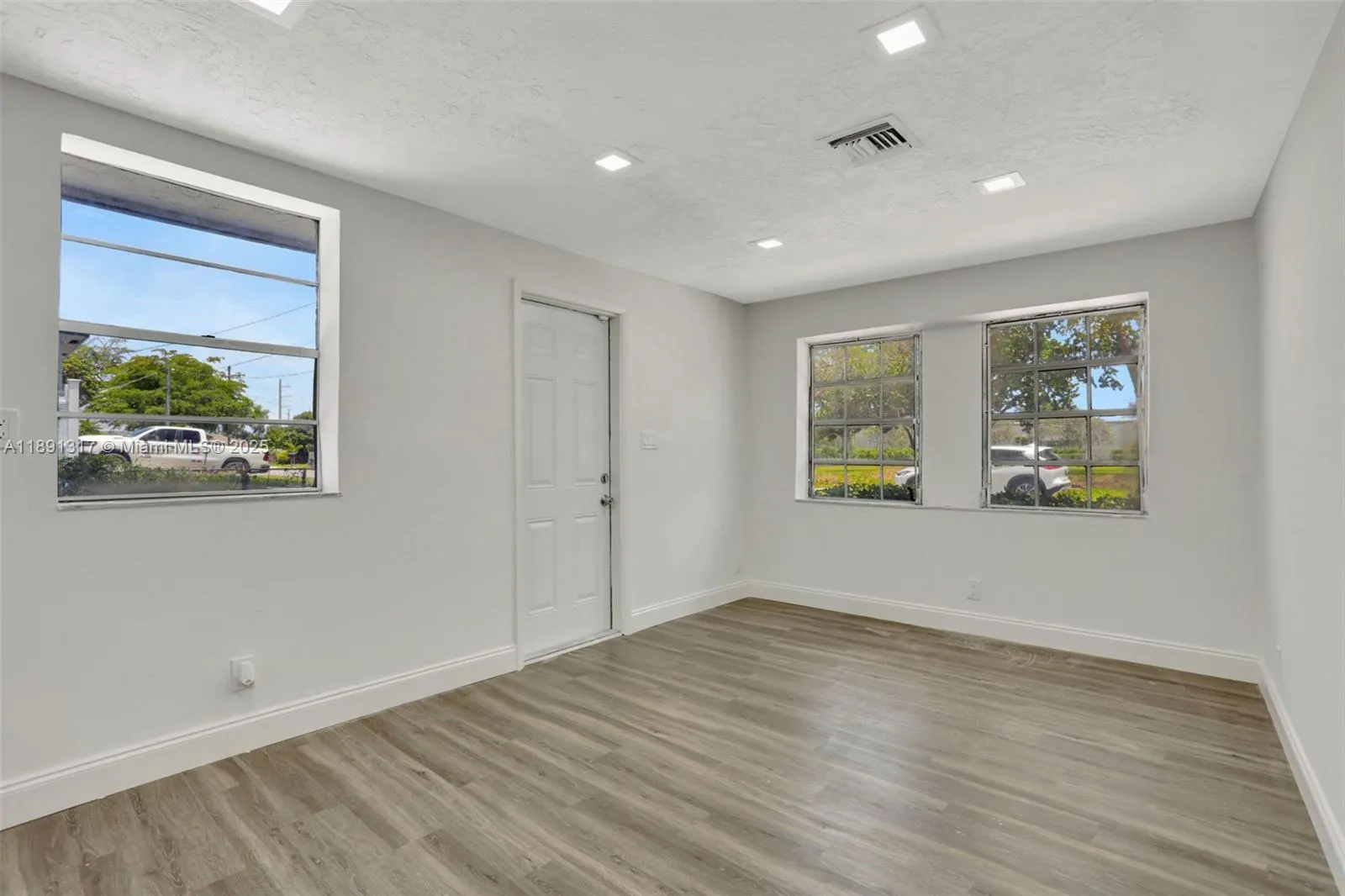 2701 NW 18th Ter