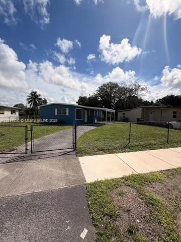 318 NW 30th Ave