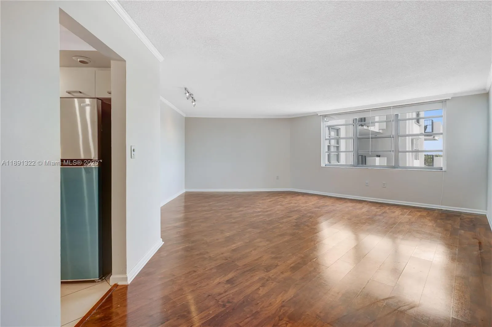 2750 NE 183rd St, #607