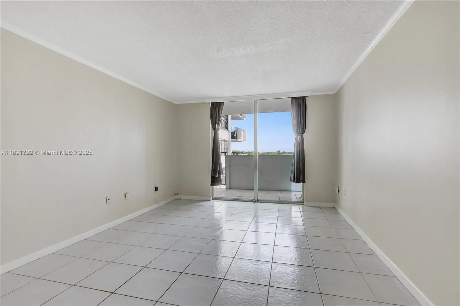 2750 NE 183rd St, #607