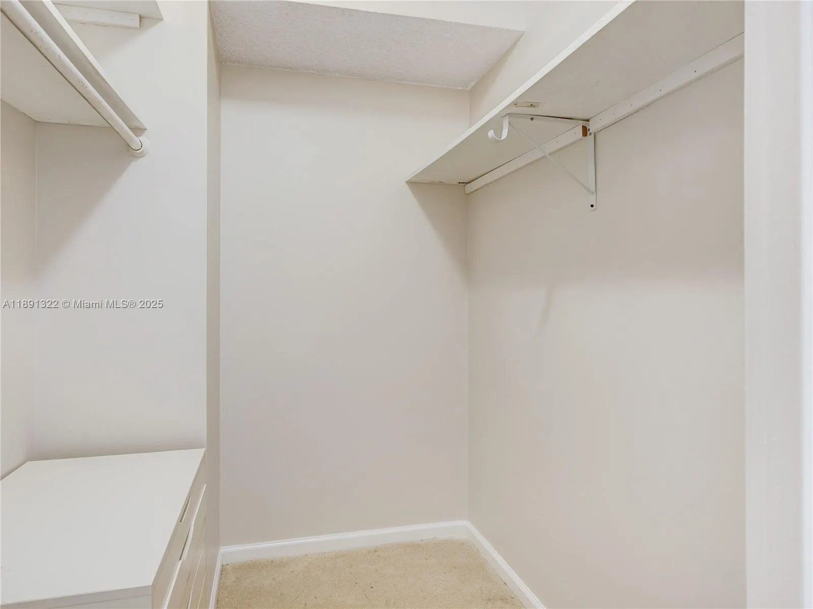 2750 NE 183rd St, #607