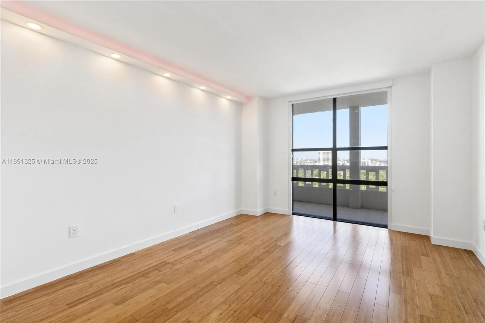 9801 Collins Ave, #11-O