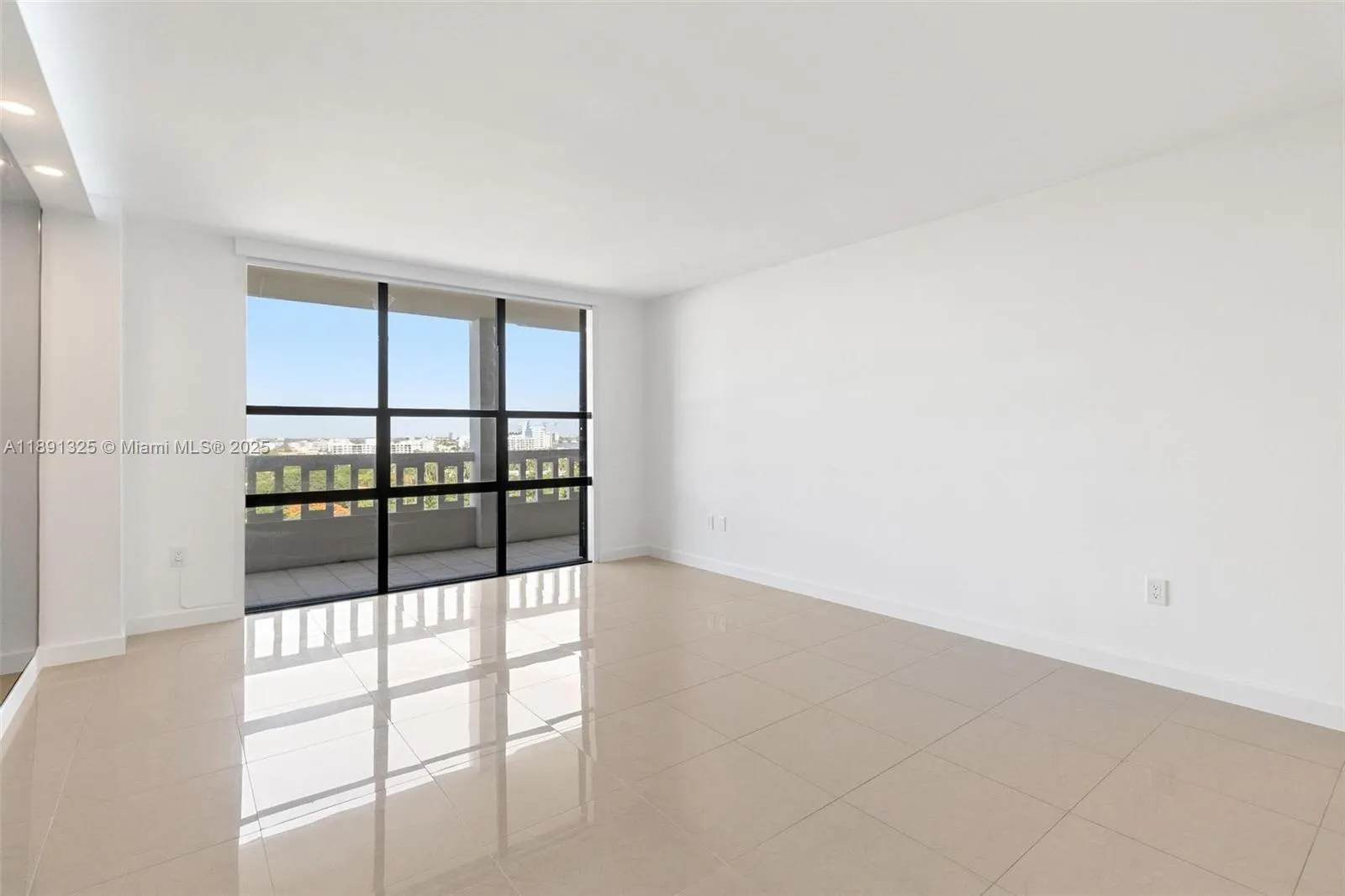 9801 Collins Ave, #11-O