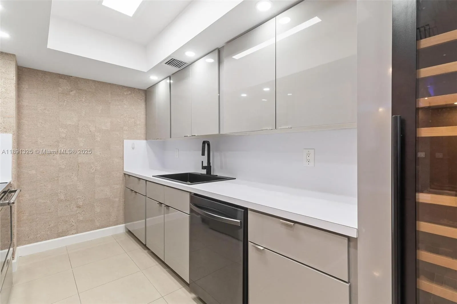 9801 Collins Ave, #11-O