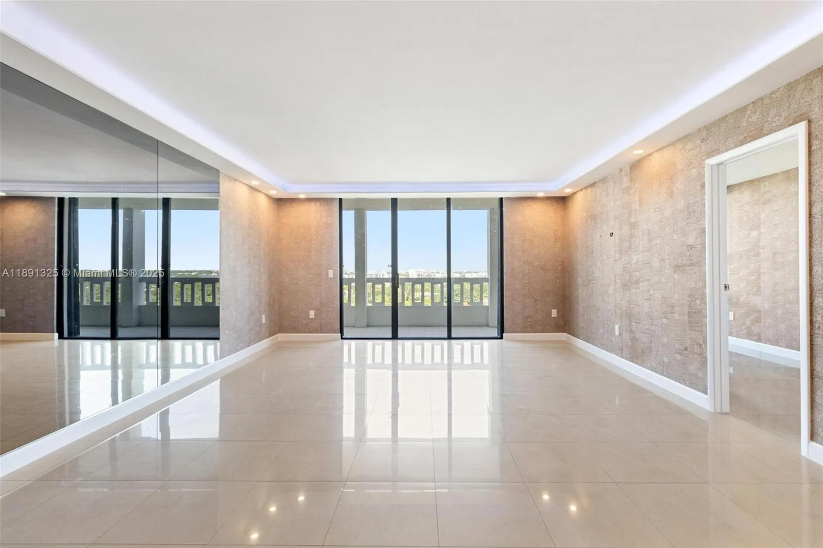 9801 Collins Ave, #11-O
