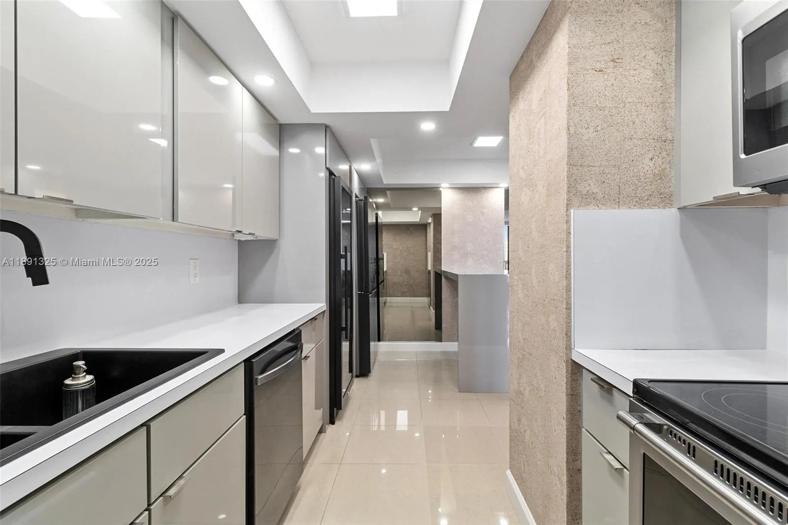 9801 Collins Ave, #11-O