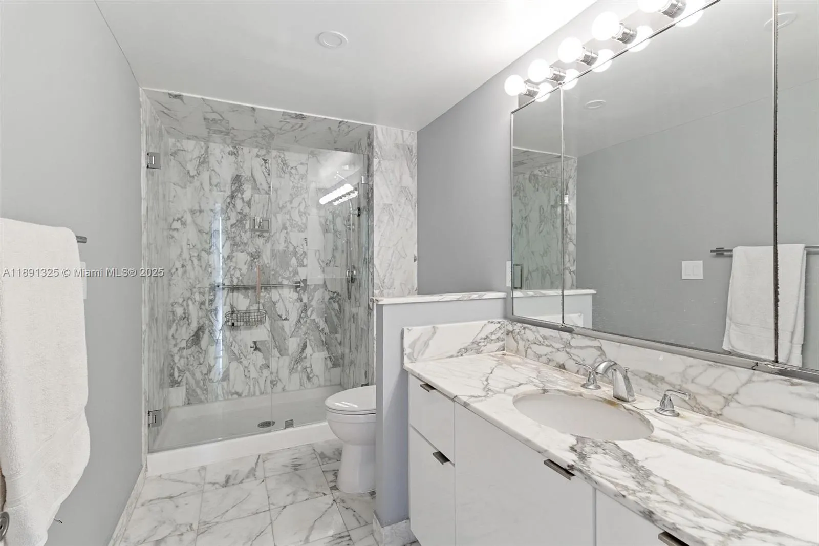 9801 Collins Ave, #11-O