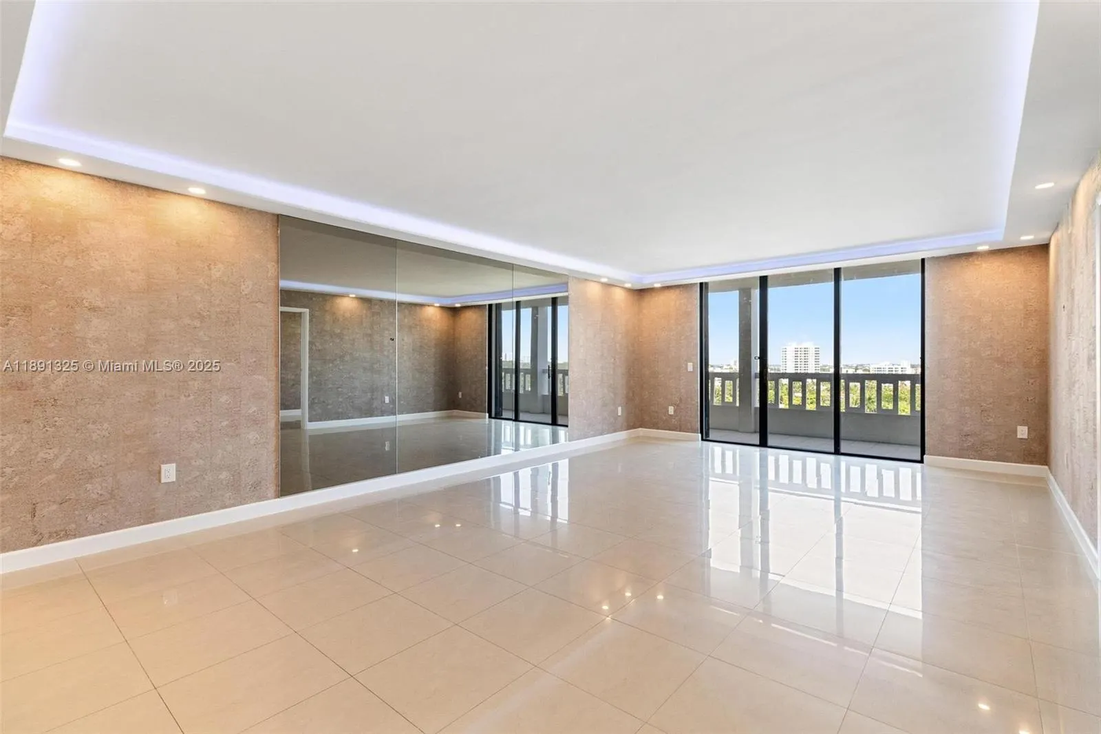 9801 Collins Ave, #11-O