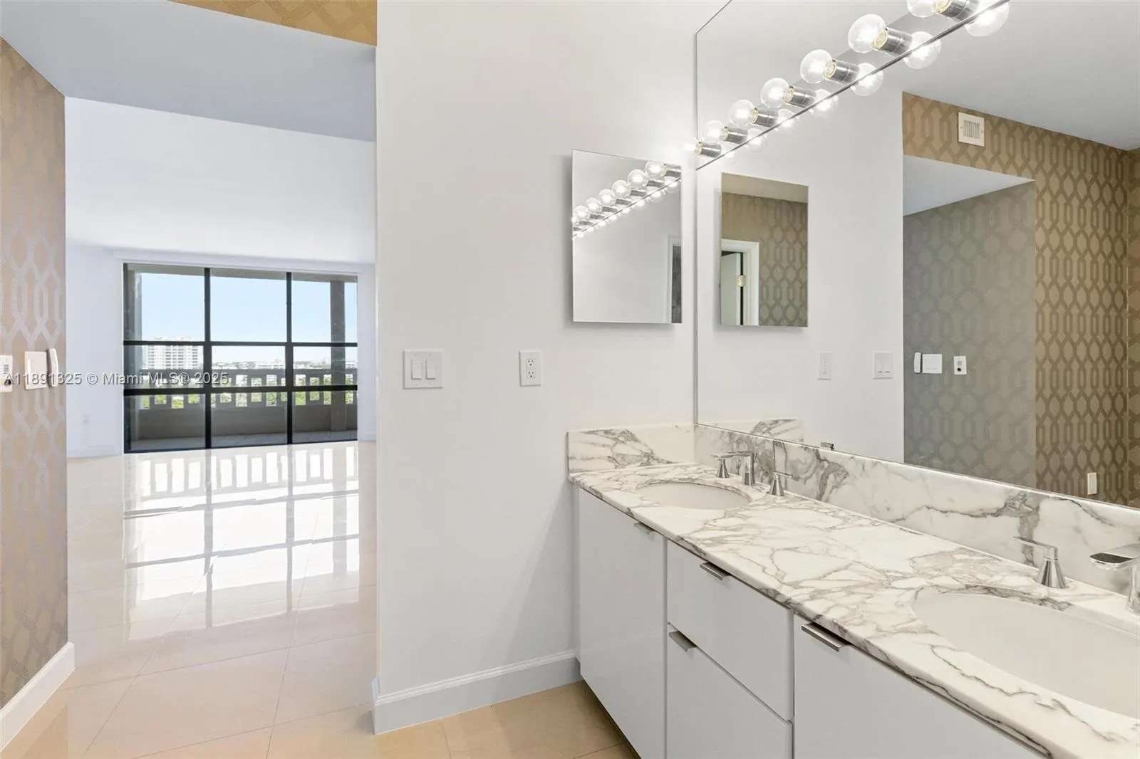 9801 Collins Ave, #11-O