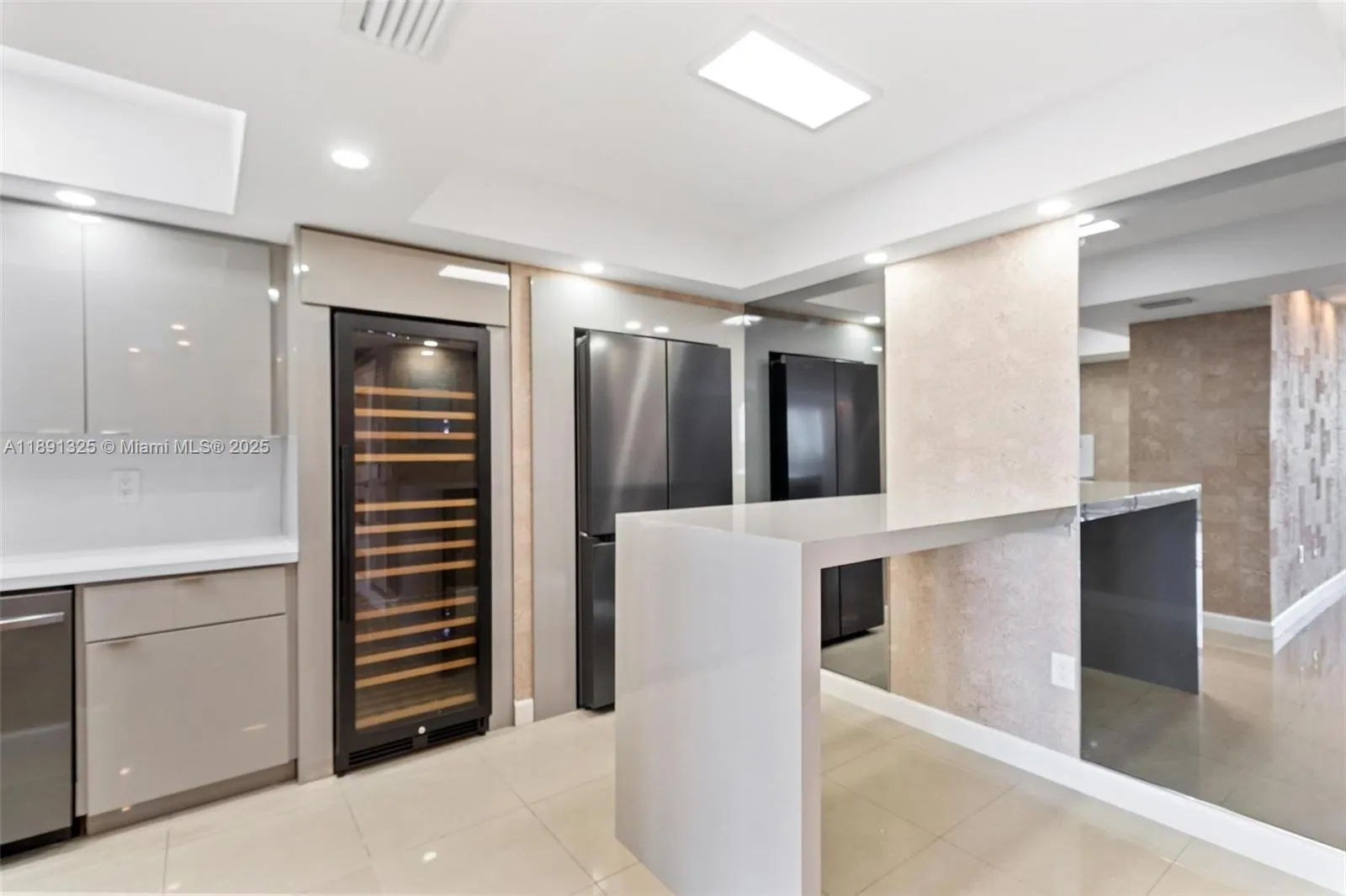 9801 Collins Ave, #11-O