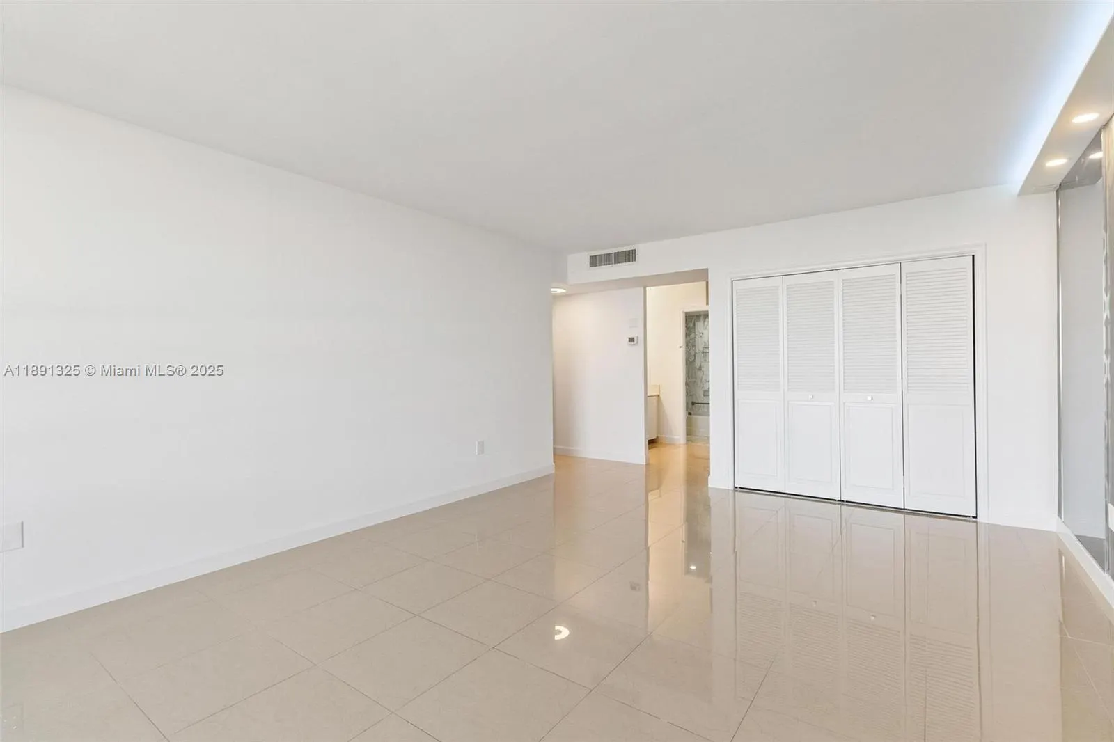 9801 Collins Ave, #11-O