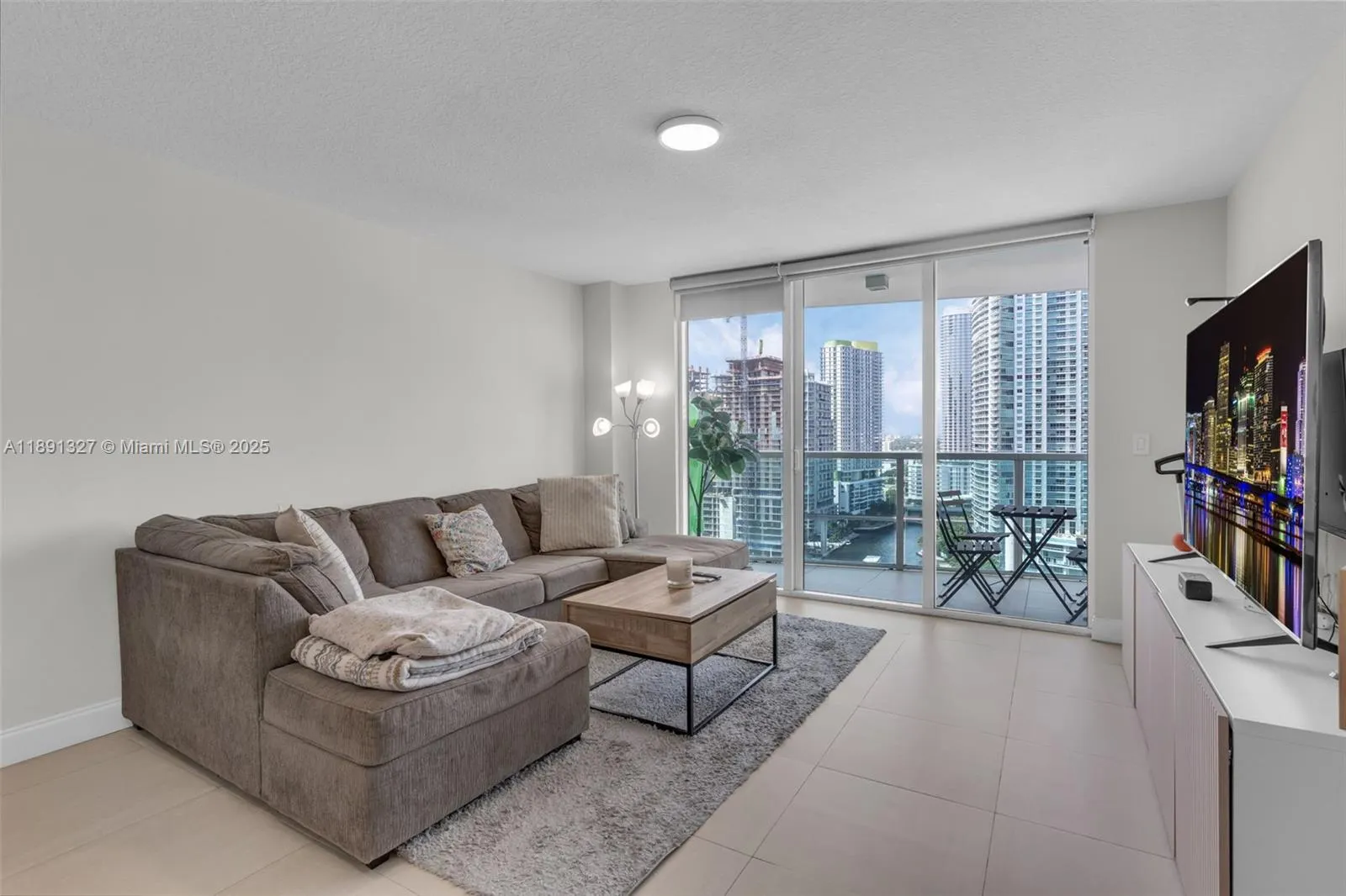 31 SE 5th St, #2607