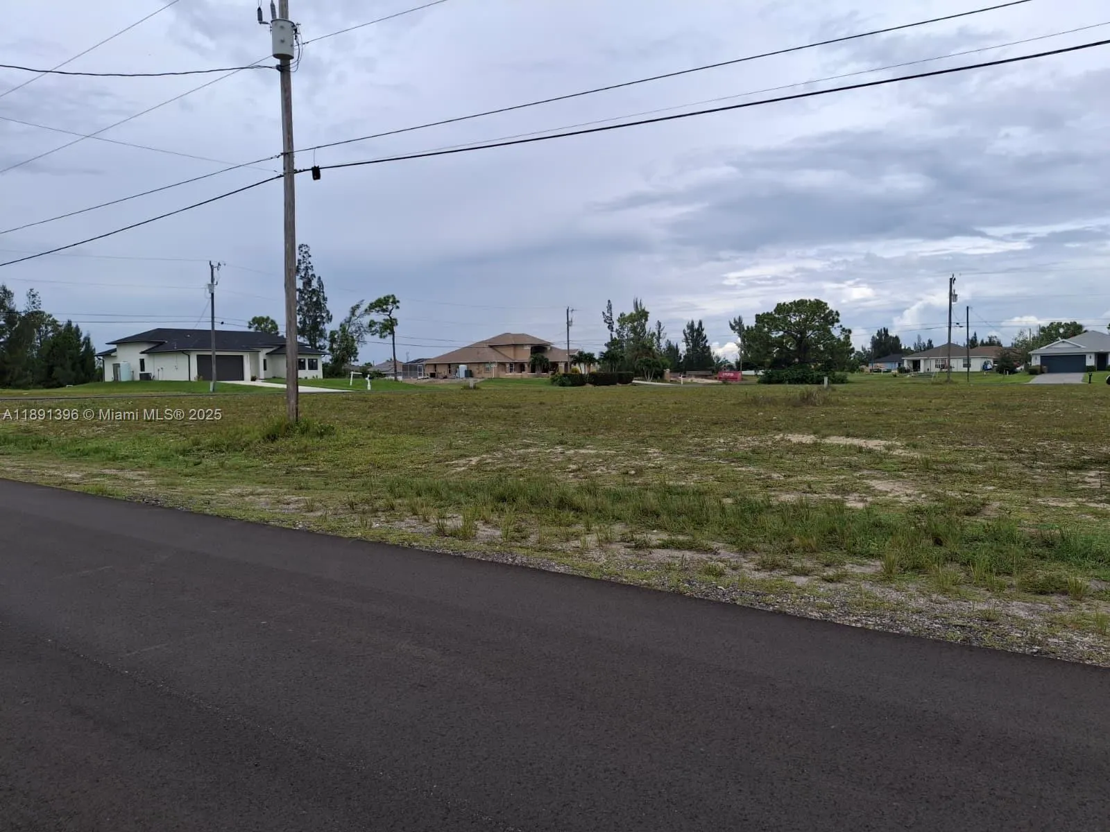 2127 NE 34th TER