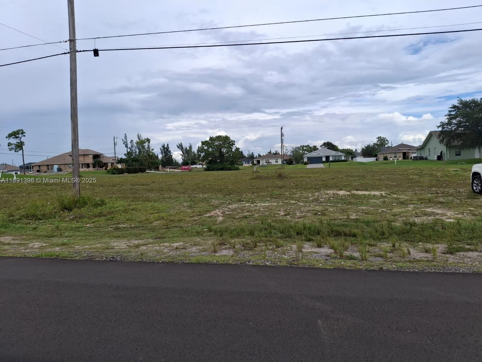 2127 NE 34th TER