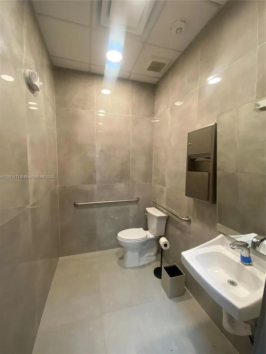 2820 NE 214th St, #1