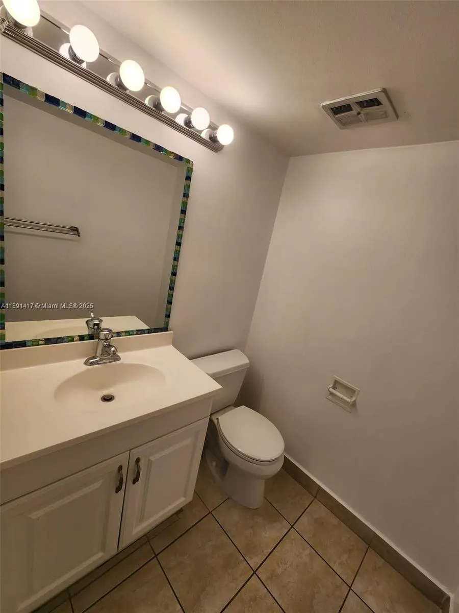 3301 N Country Club Dr, #504