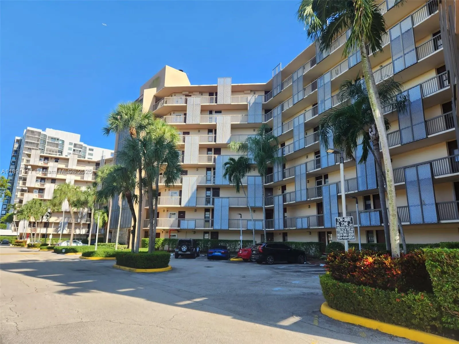 3301 N Country Club Dr, #504