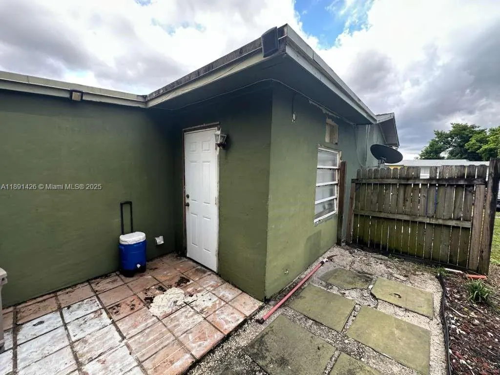 4411 NW 34th St
